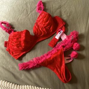 NWT frilly pom-pom lingerie set ❤️